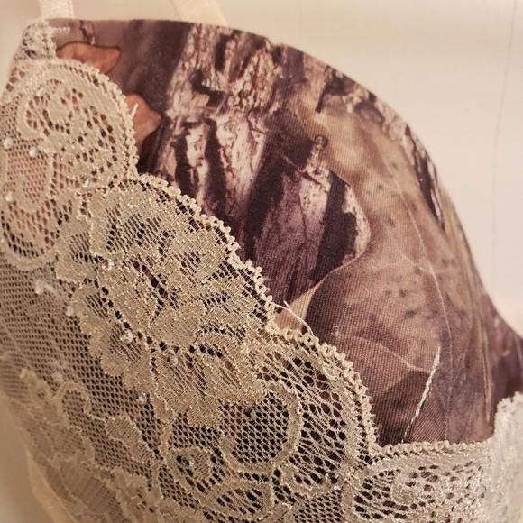 Laced Bra - Picture 4 of 6